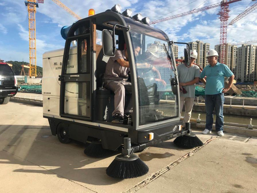 绍兴龙海市电动清扫车：现代城市清洁的新解决方案